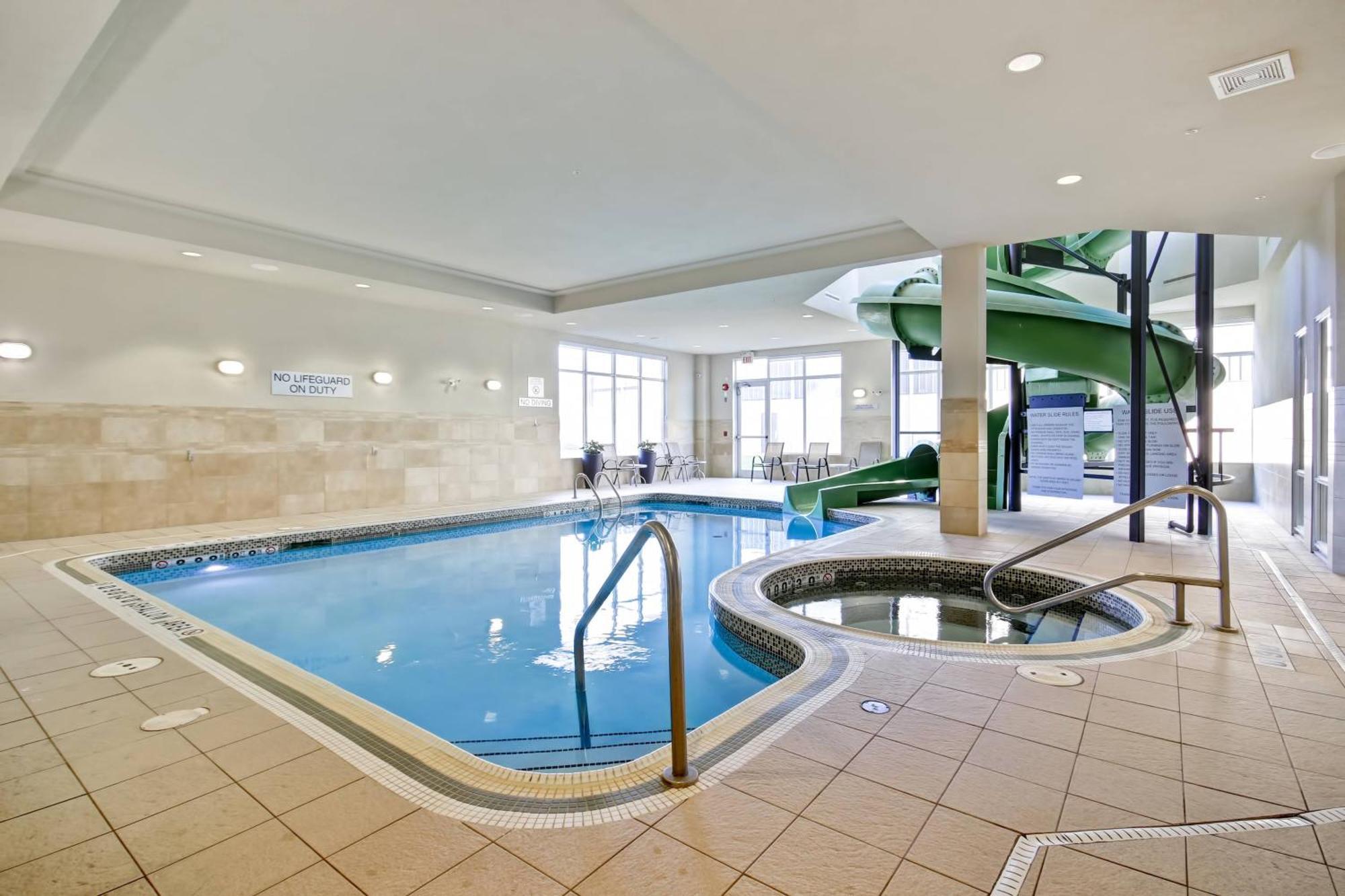 Fairfield Inn & Suites By Marriott גואלף מראה חיצוני תמונה