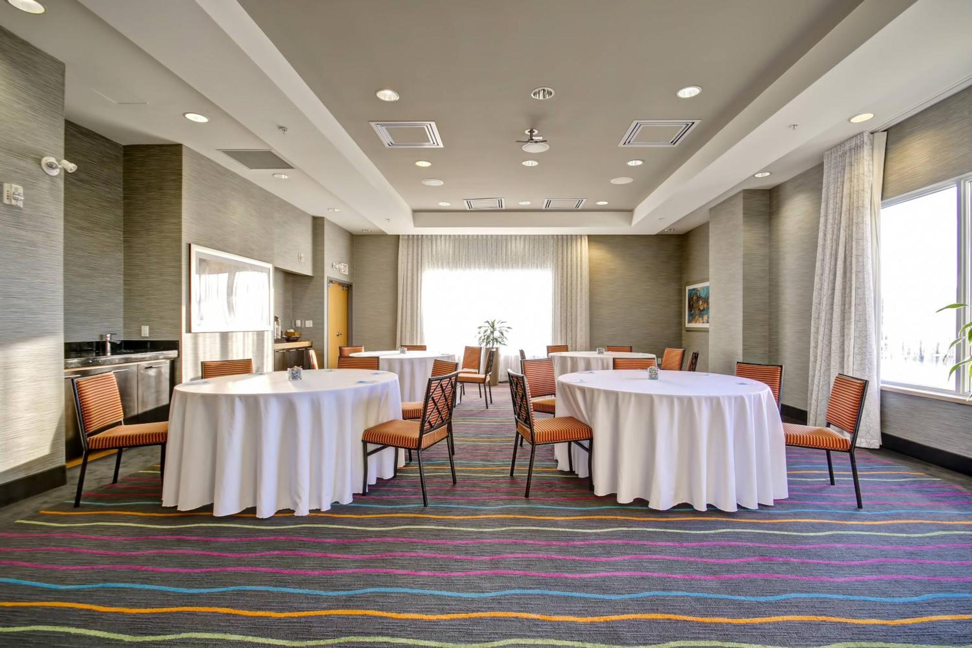 Fairfield Inn & Suites By Marriott גואלף מראה חיצוני תמונה
