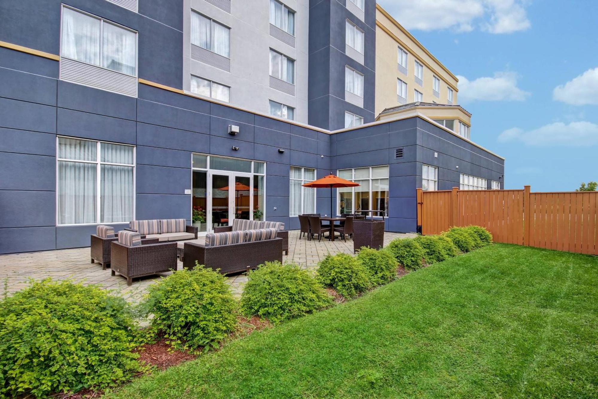 Fairfield Inn & Suites By Marriott גואלף מראה חיצוני תמונה
