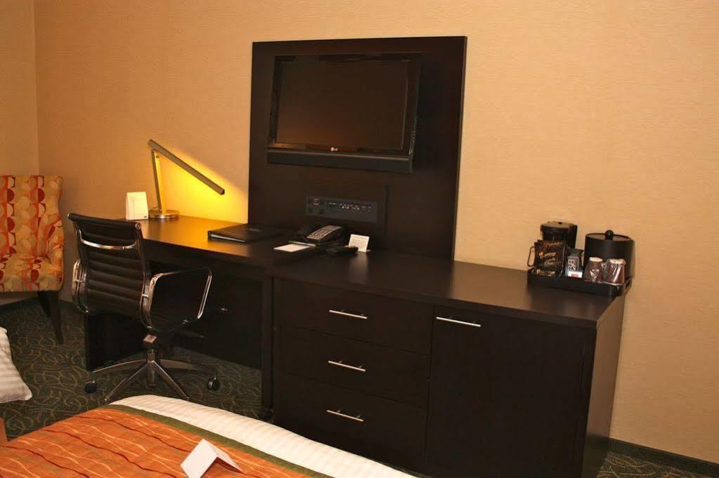 Fairfield Inn & Suites By Marriott גואלף מראה חיצוני תמונה