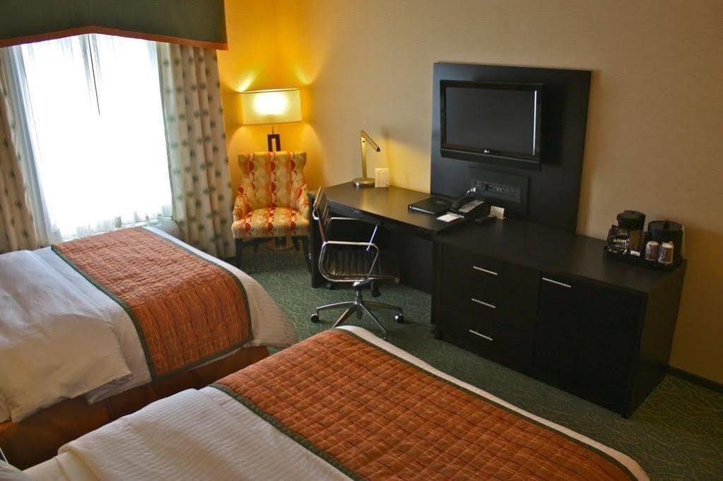 Fairfield Inn & Suites By Marriott גואלף מראה חיצוני תמונה