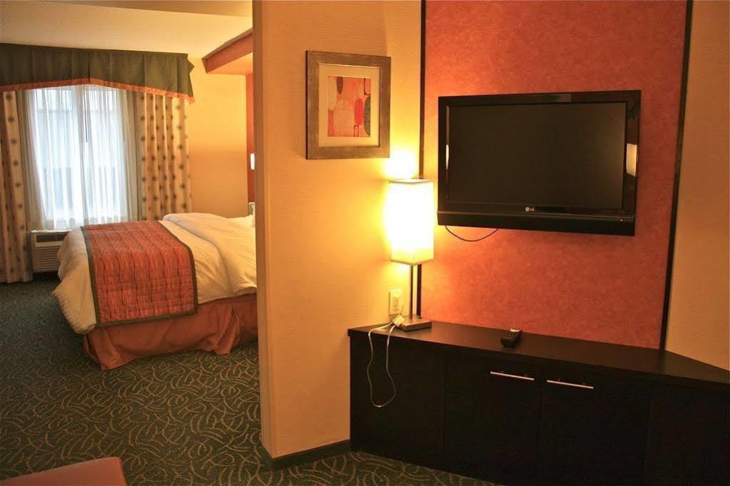 Fairfield Inn & Suites By Marriott גואלף מראה חיצוני תמונה